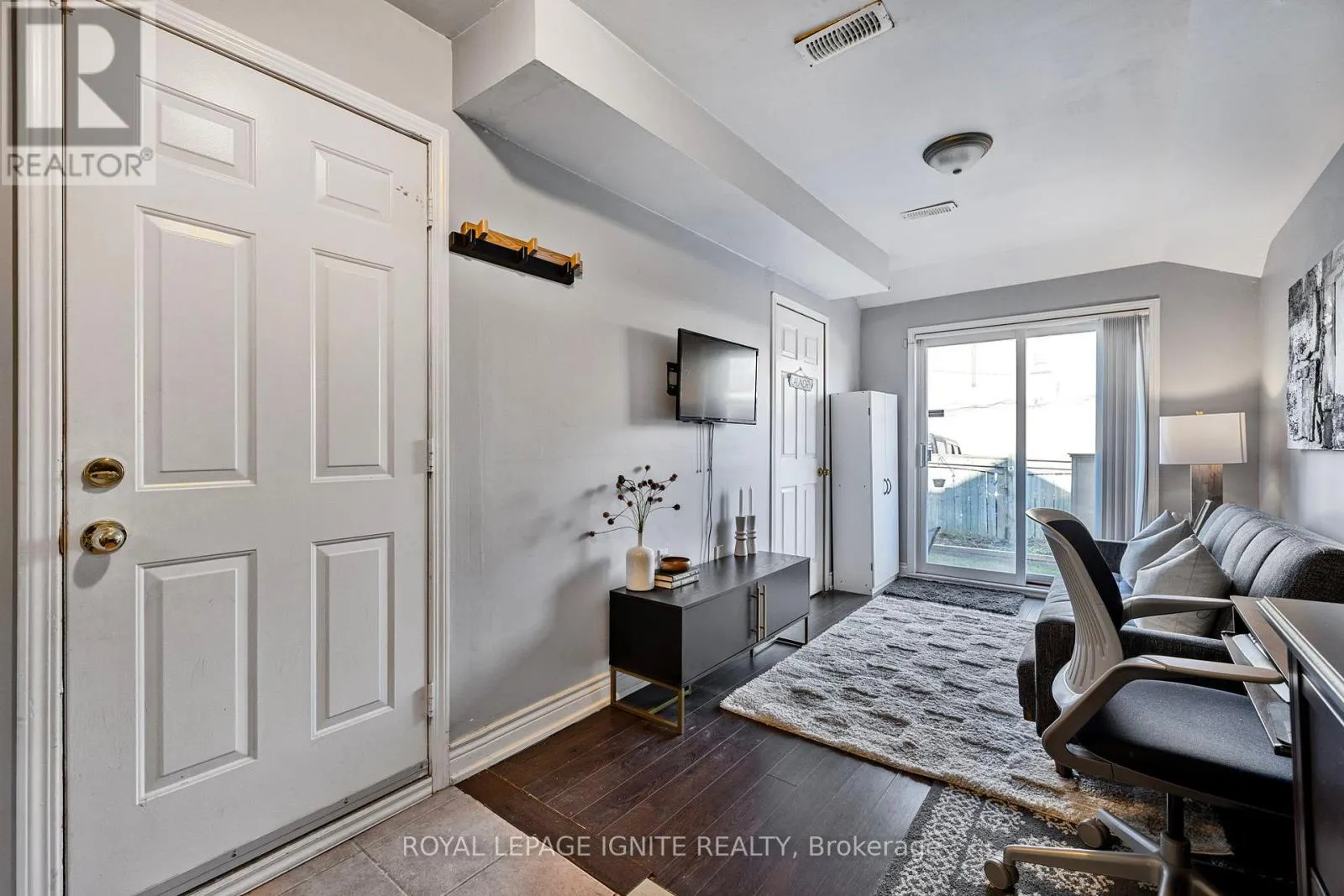 12 ELI SHACKLETON COURT