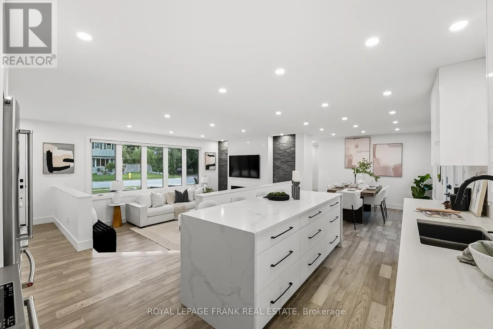 393 LORNE STREET