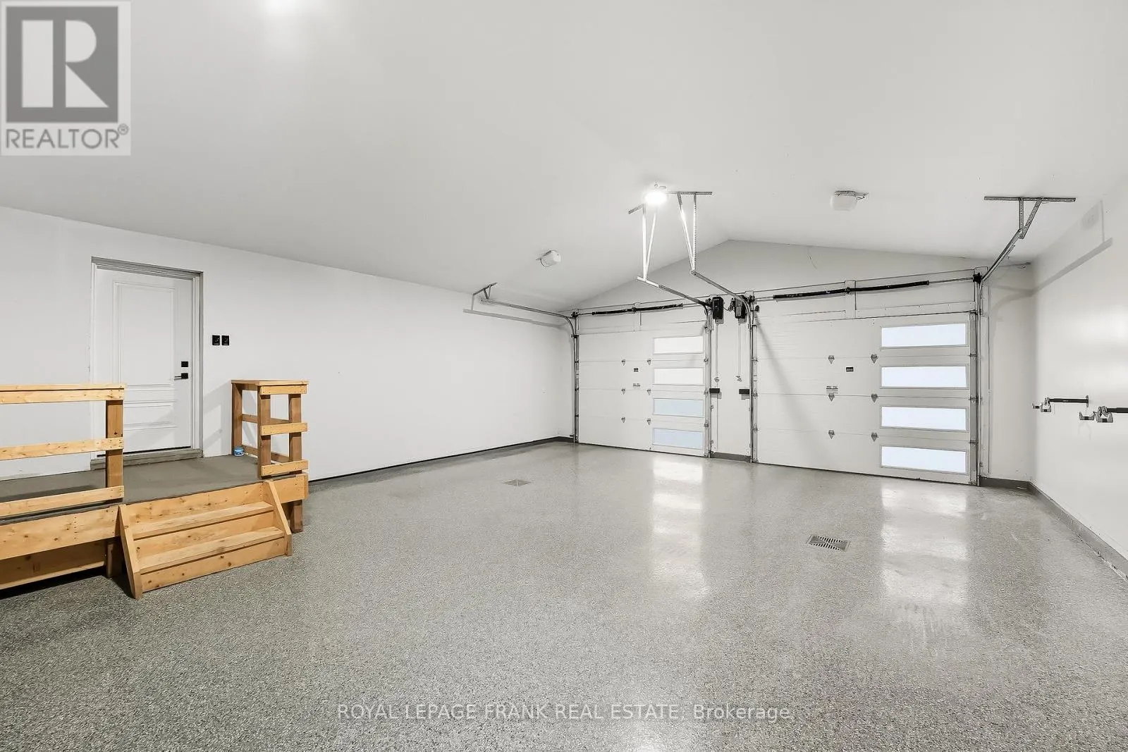 393 LORNE STREET
