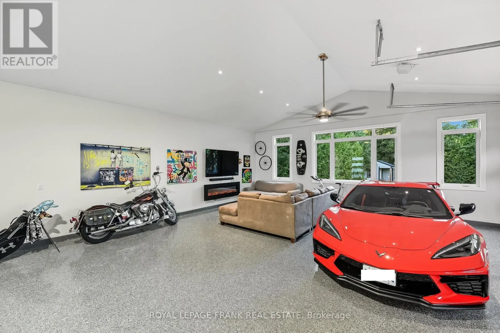 393 LORNE STREET
