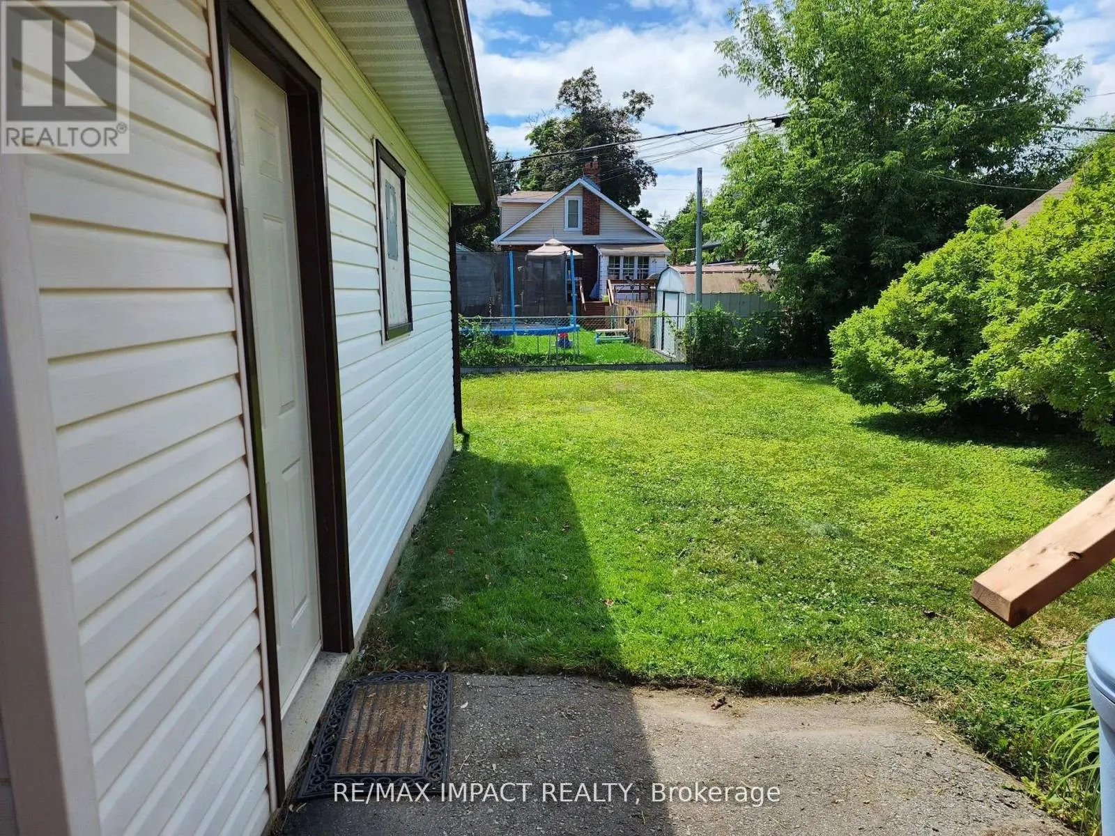 636 CHRISTIE AVENUE