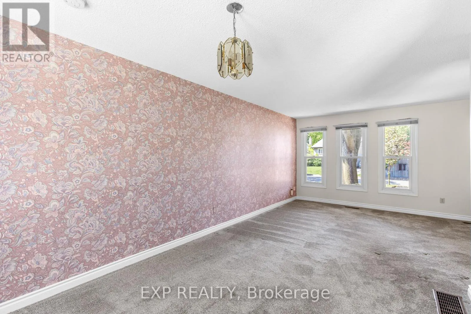 70 PILKINGTON CRESCENT
