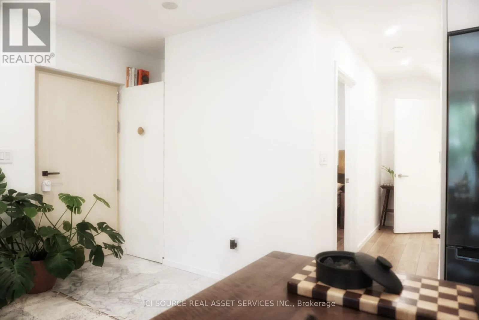SUITE #1 - 22 BOULTON AVENUE