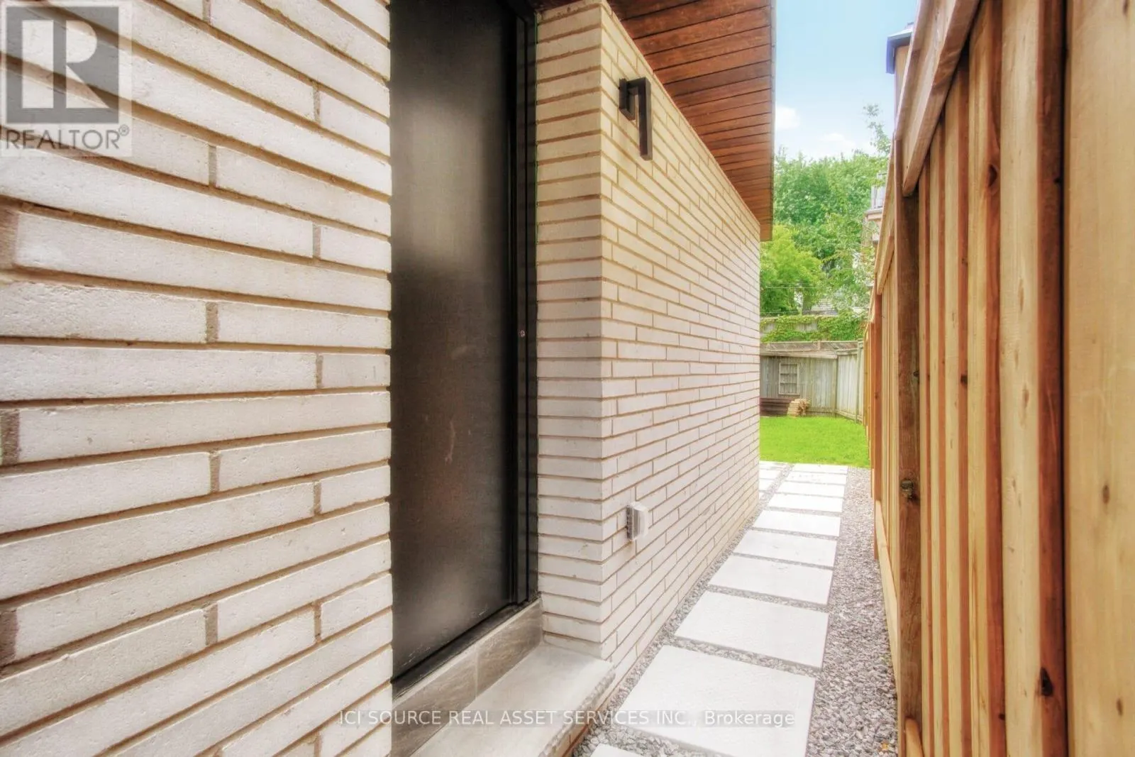 SUITE #1 - 22 BOULTON AVENUE