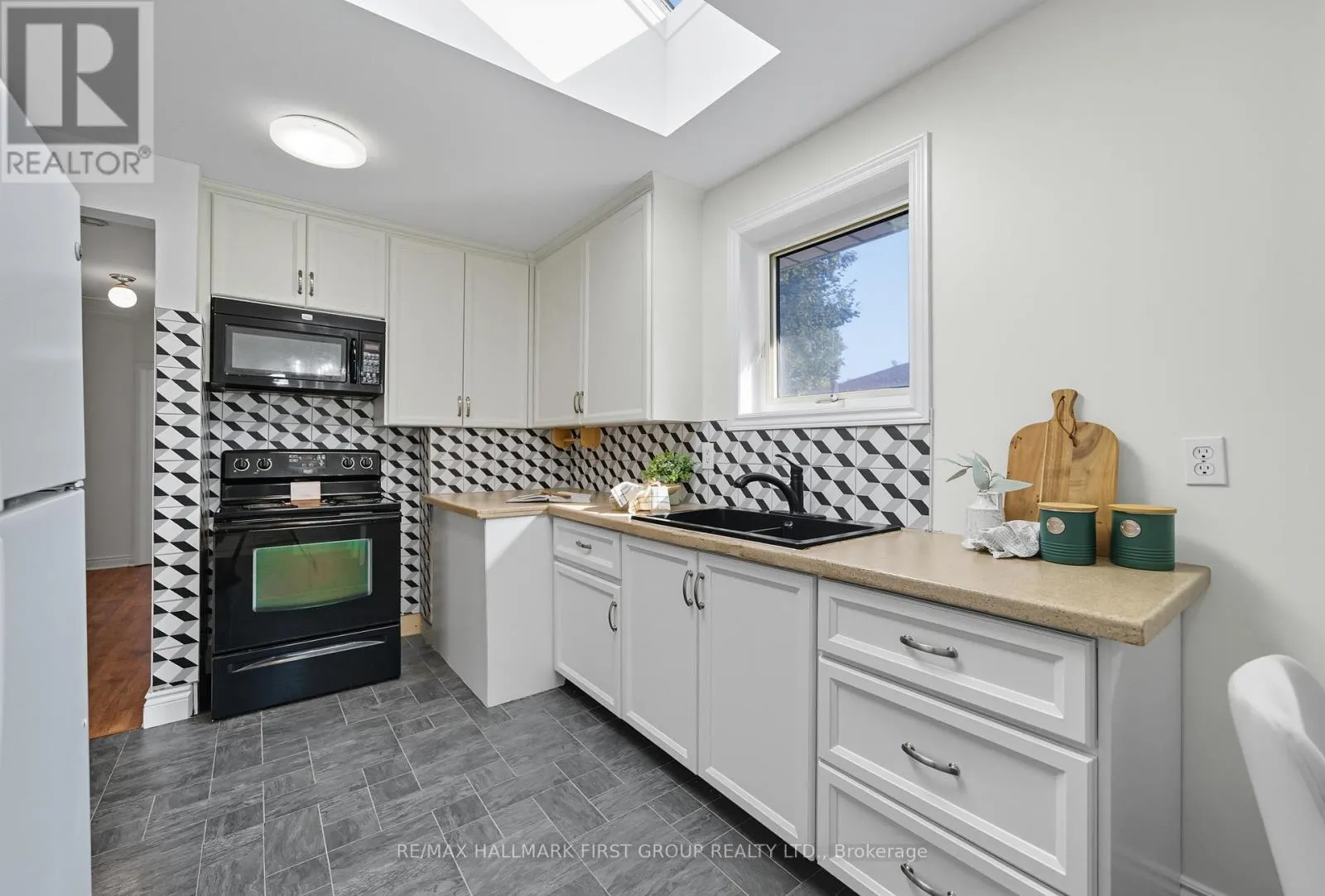 1425 EVANGELINE DRIVE