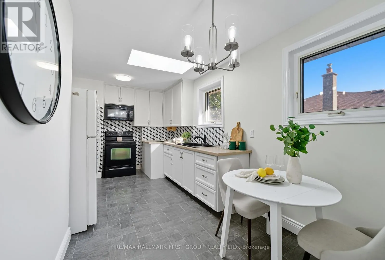 1425 EVANGELINE DRIVE