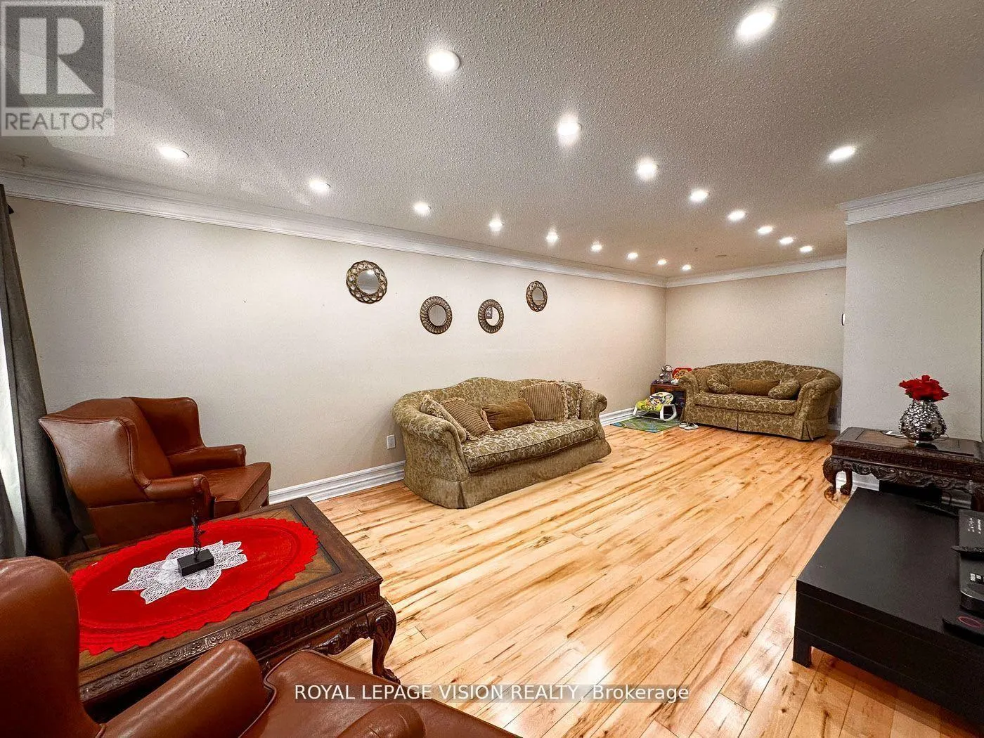 32 GOLDRING DRIVE