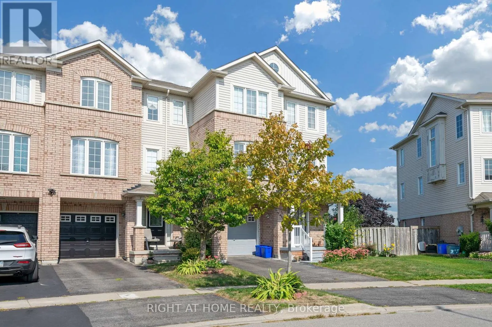 906 BOURNE CRESCENT