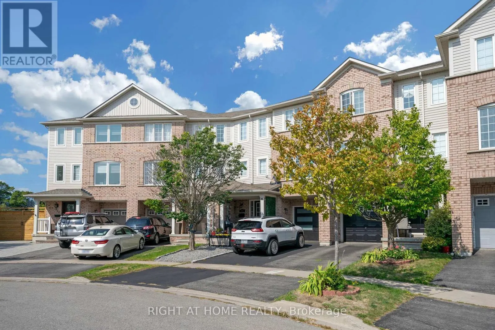 906 BOURNE CRESCENT