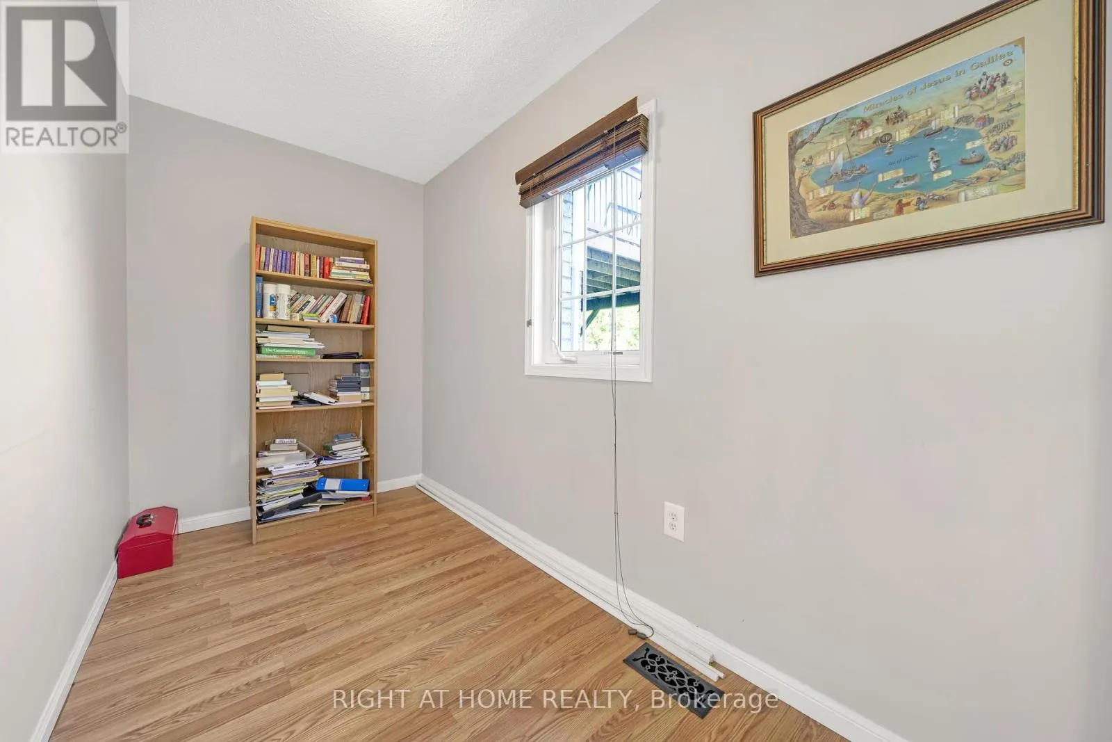 906 BOURNE CRESCENT