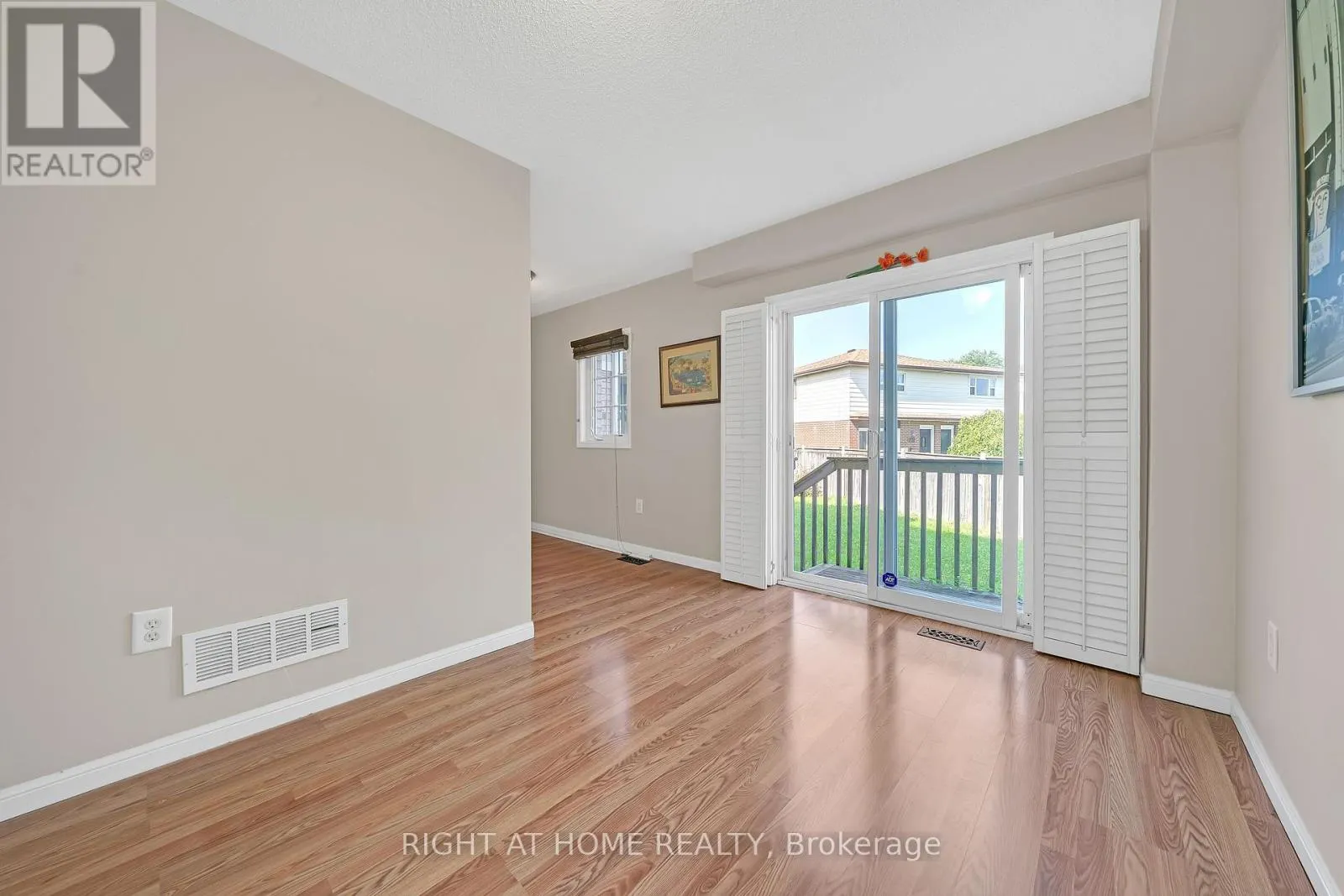 906 BOURNE CRESCENT