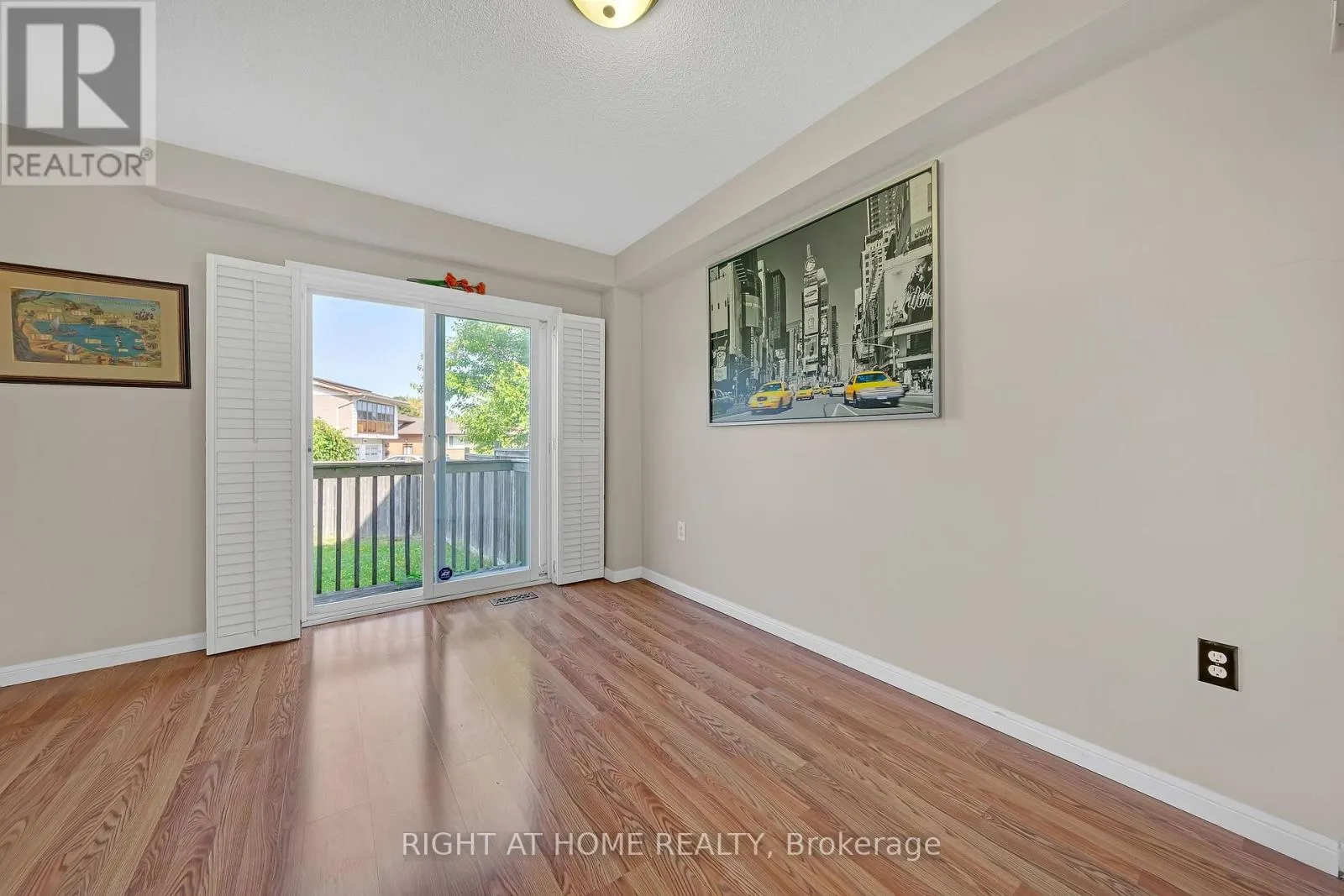 906 BOURNE CRESCENT