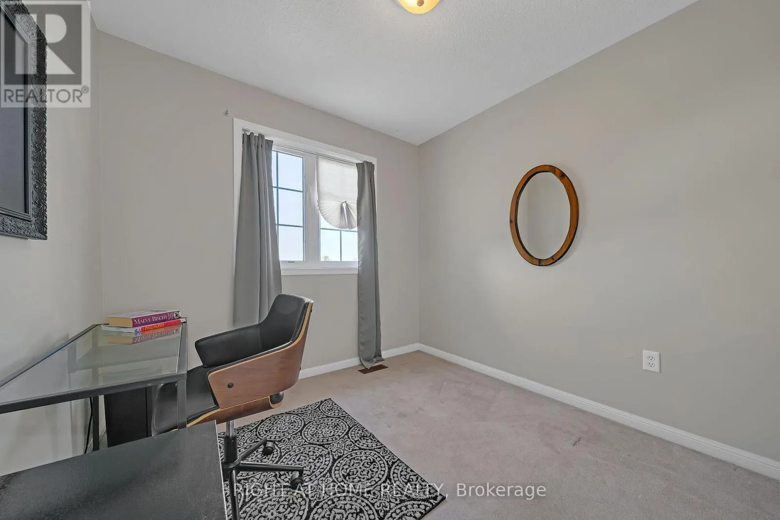 906 BOURNE CRESCENT