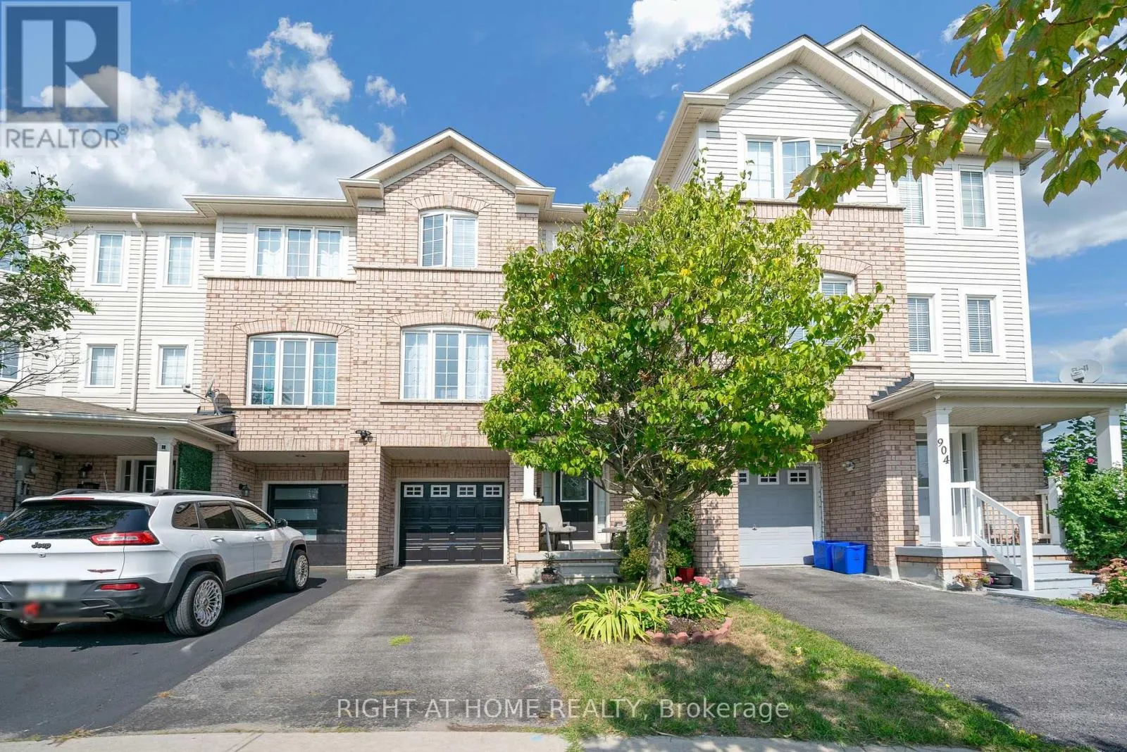 906 BOURNE CRESCENT