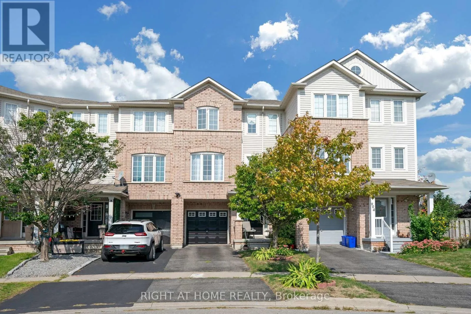 906 BOURNE CRESCENT
