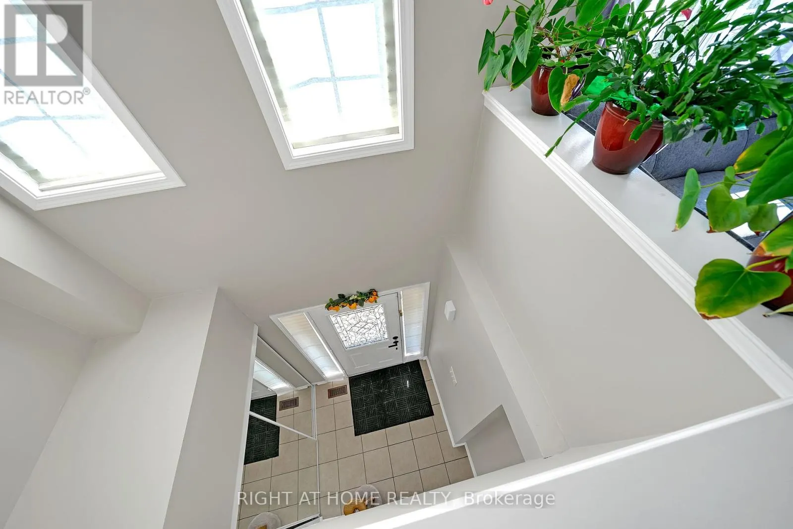 906 BOURNE CRESCENT