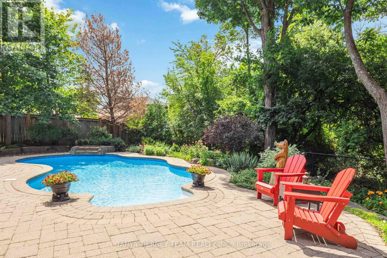 6 BRADDOCK COURT