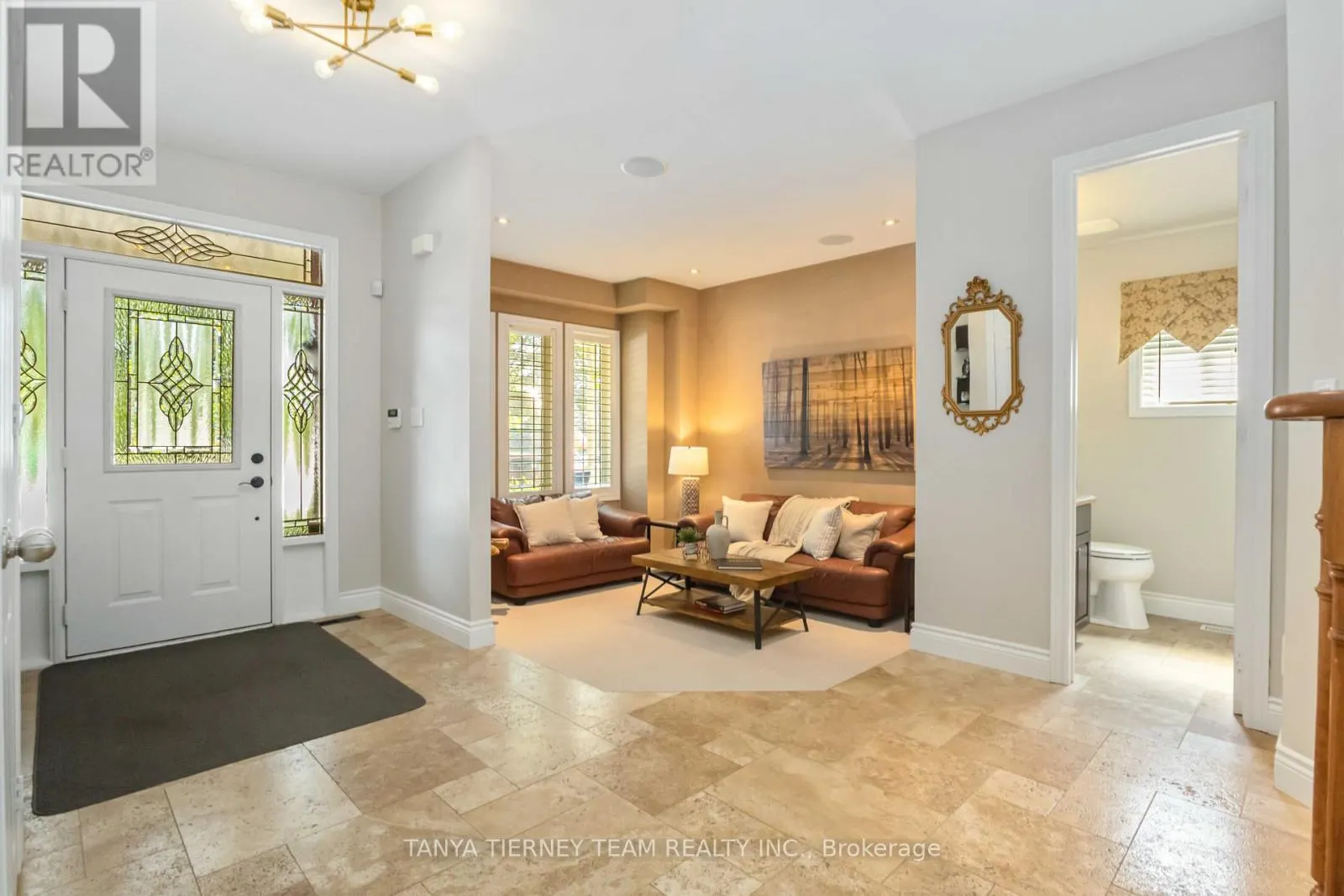 6 BRADDOCK COURT