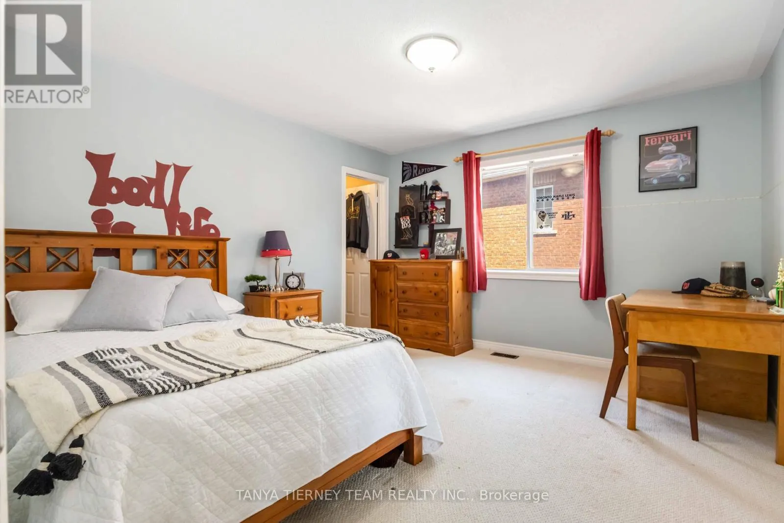 6 BRADDOCK COURT