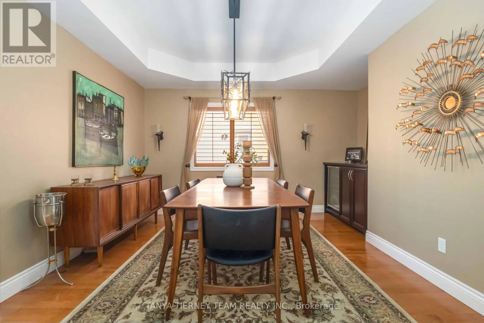 6 BRADDOCK COURT