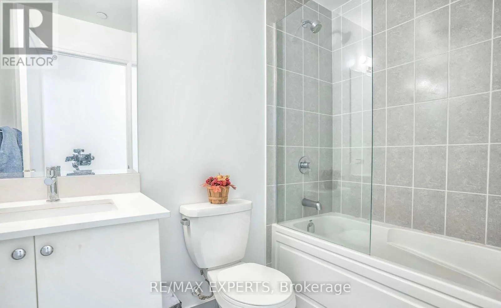 208 - 3220 SHEPPARD AVENUE E