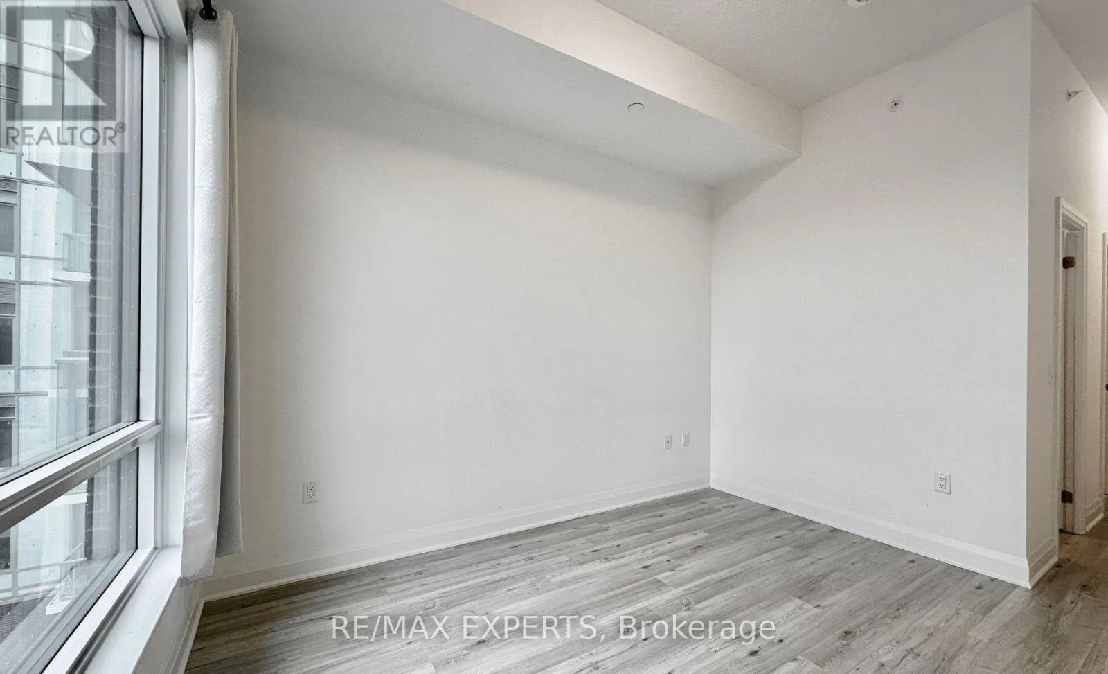 208 - 3220 SHEPPARD AVENUE E