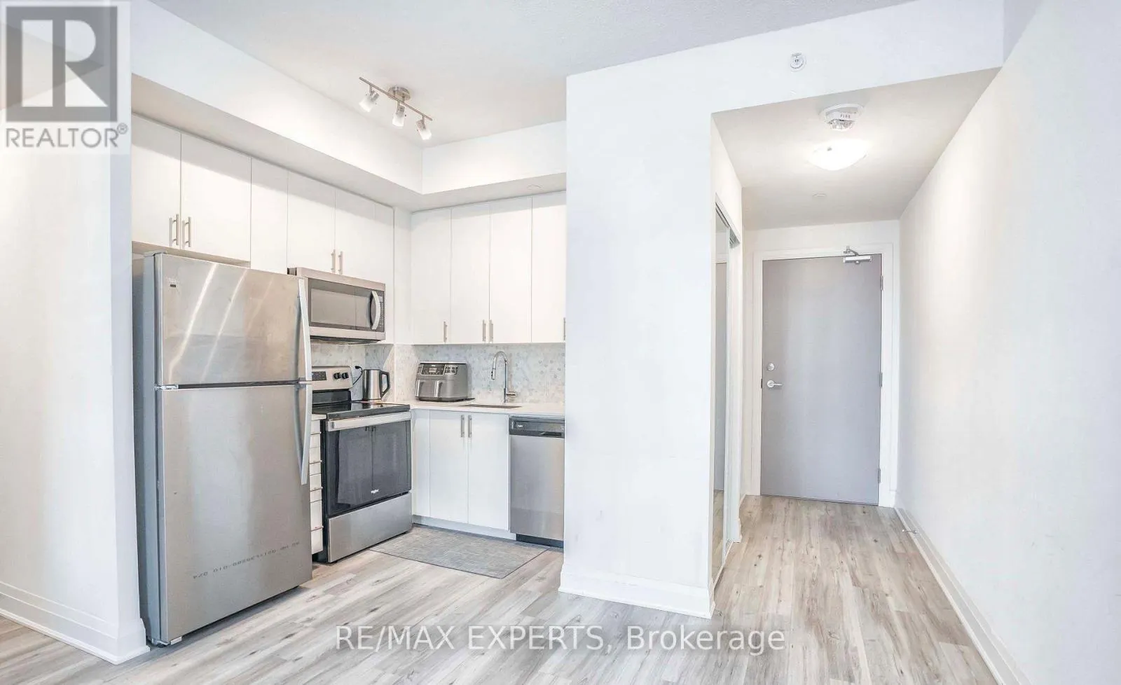 208 - 3220 SHEPPARD AVENUE E