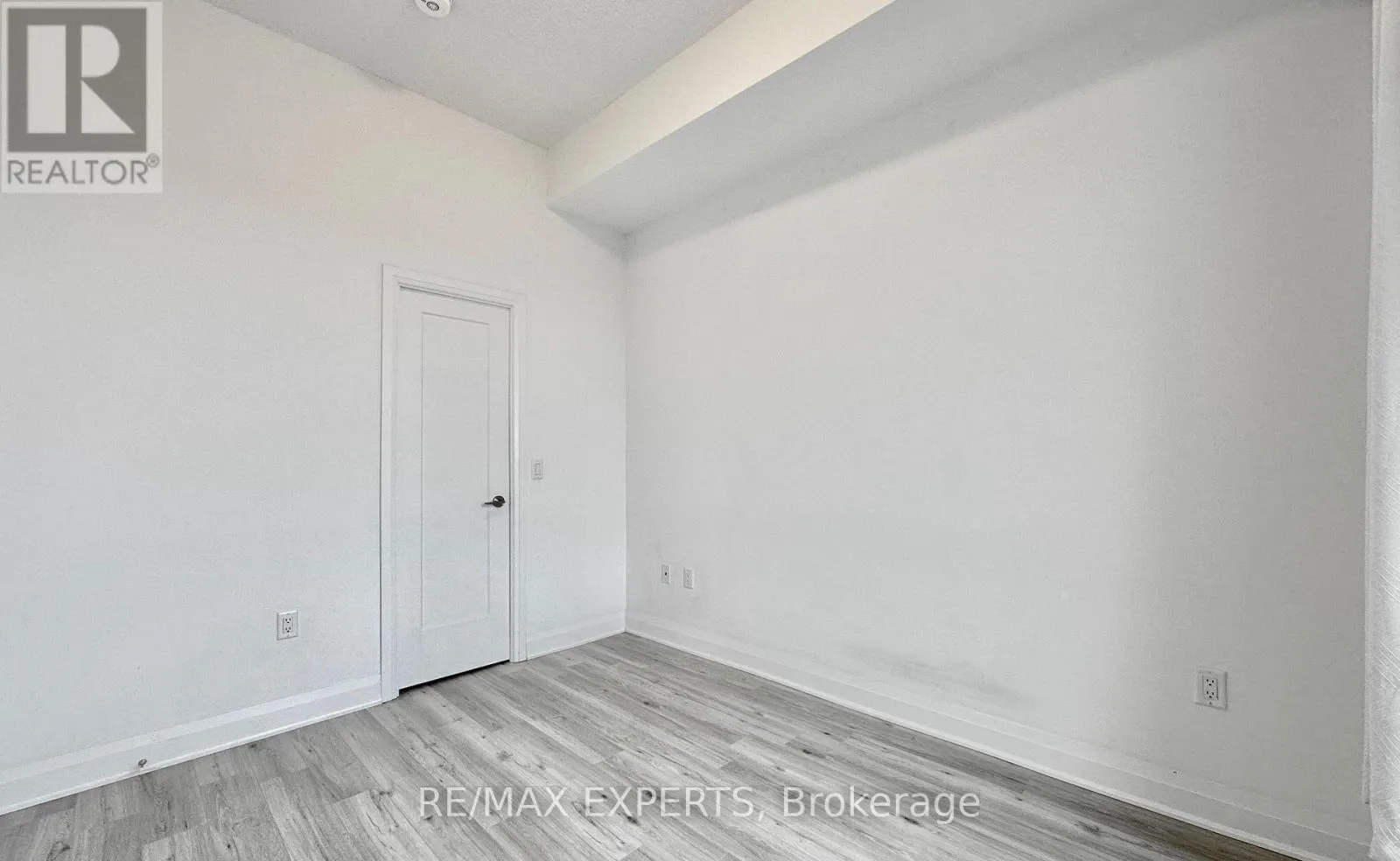 208 - 3220 SHEPPARD AVENUE E