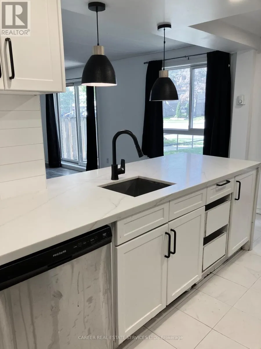 90 - 53 TAUNTON ROAD E, #90