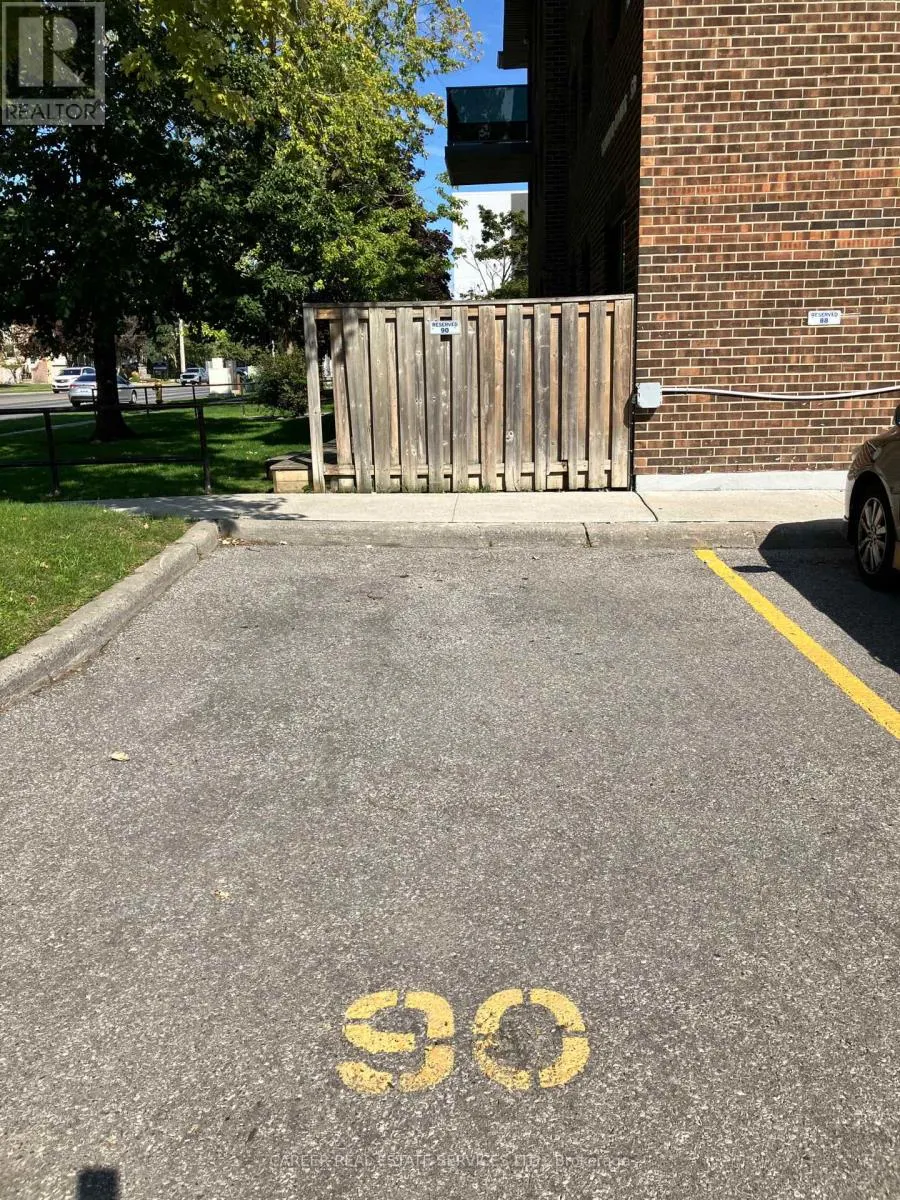 90 - 53 TAUNTON ROAD E, #90