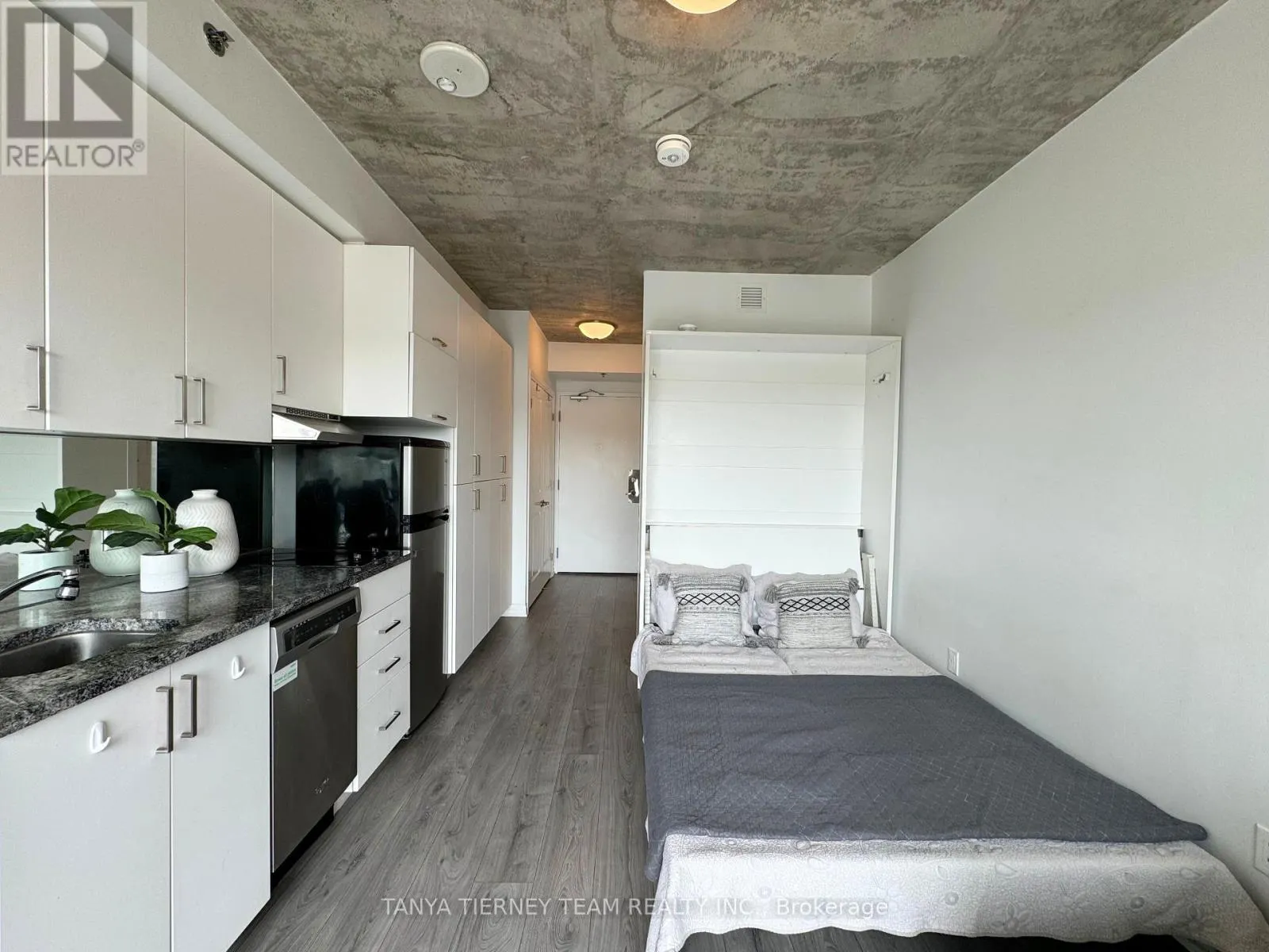 535 - 1900 SIMCOE STREET N