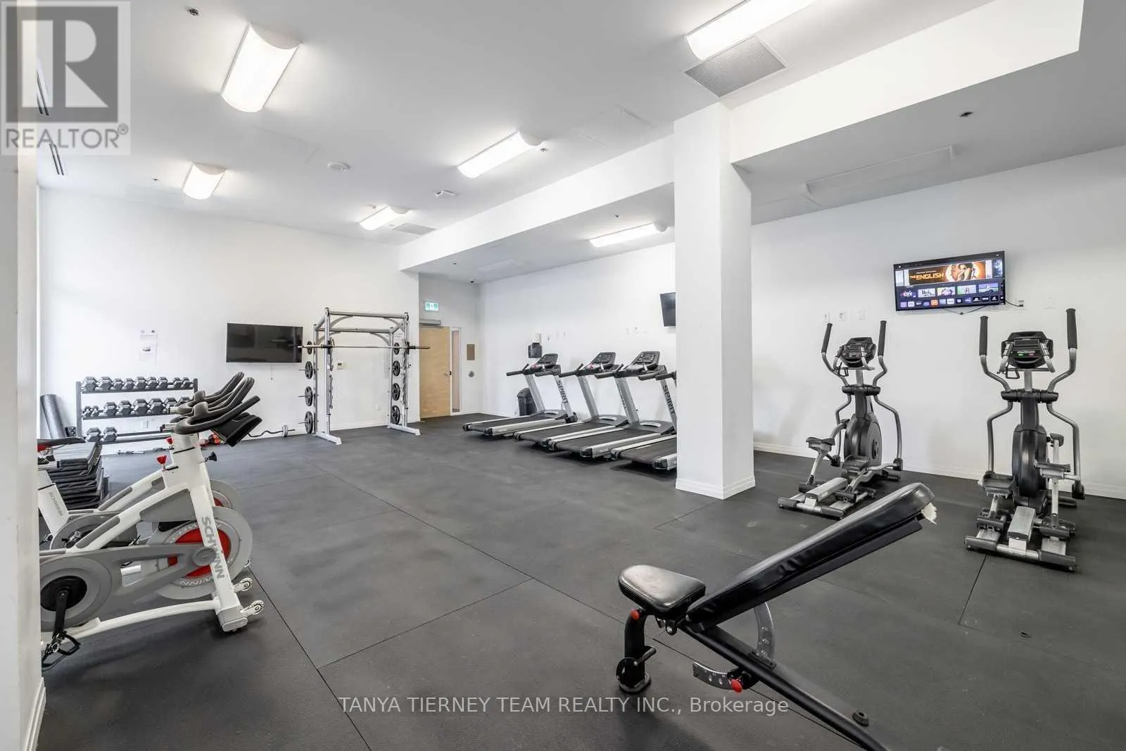 535 - 1900 SIMCOE STREET N