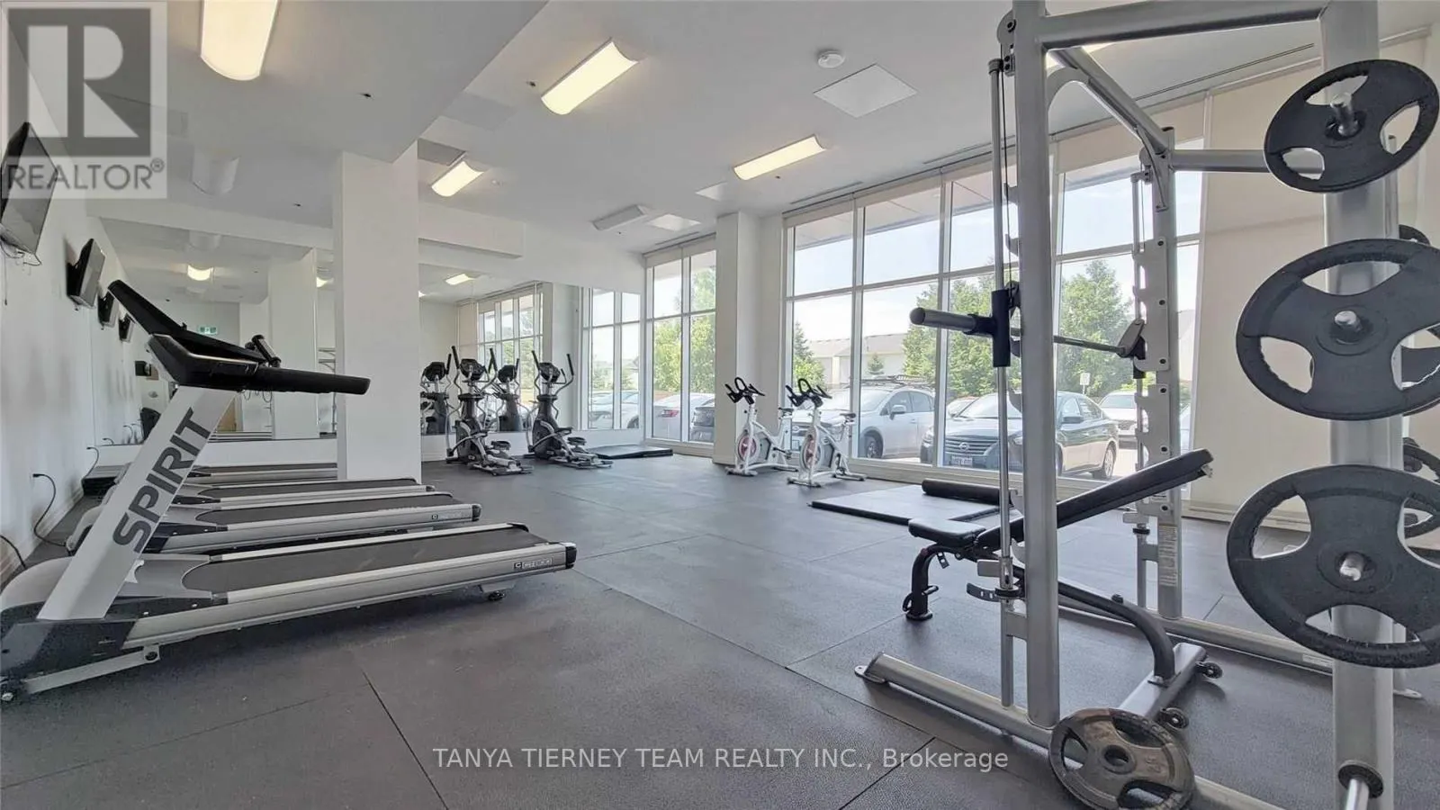 535 - 1900 SIMCOE STREET N