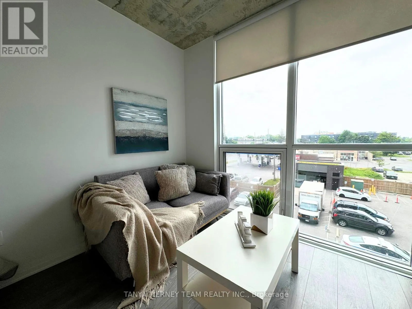 535 - 1900 SIMCOE STREET N