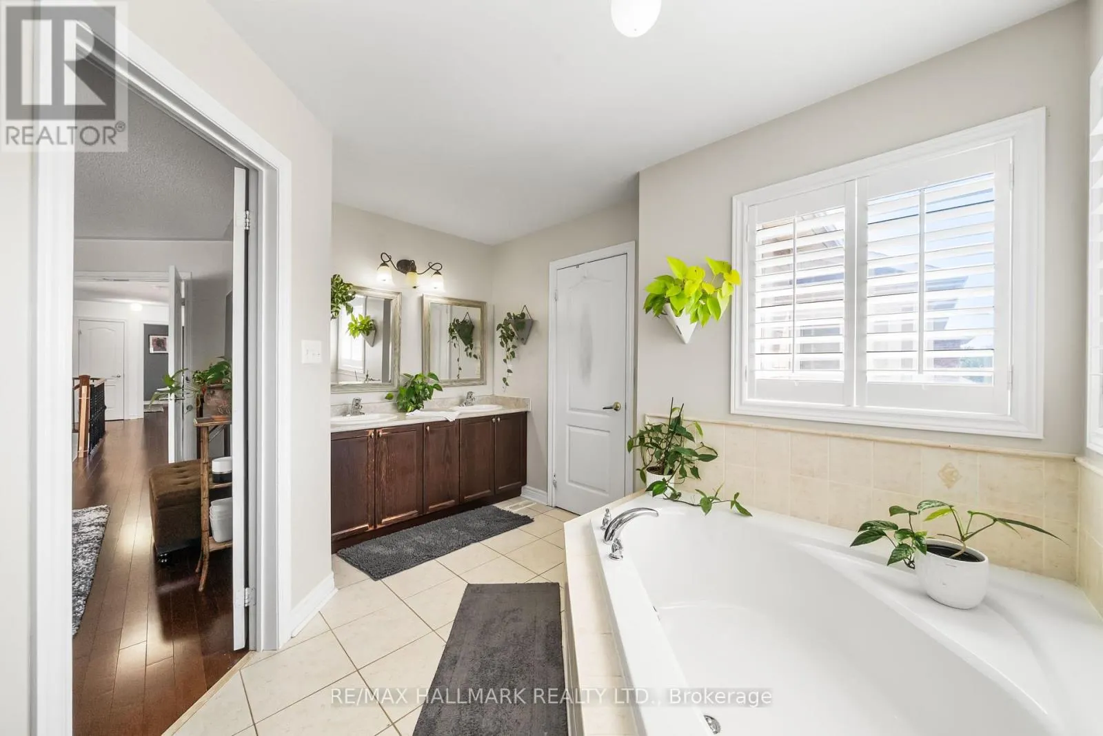 95 ROCKLAND CRESCENT