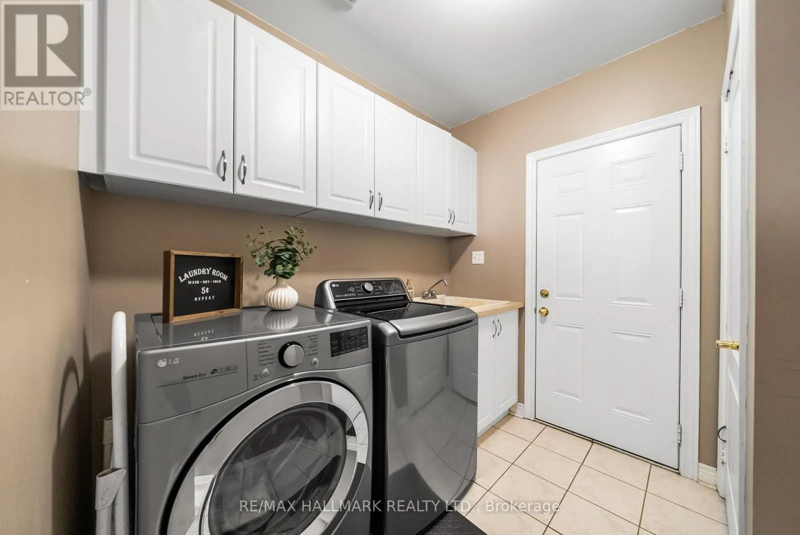 95 ROCKLAND CRESCENT