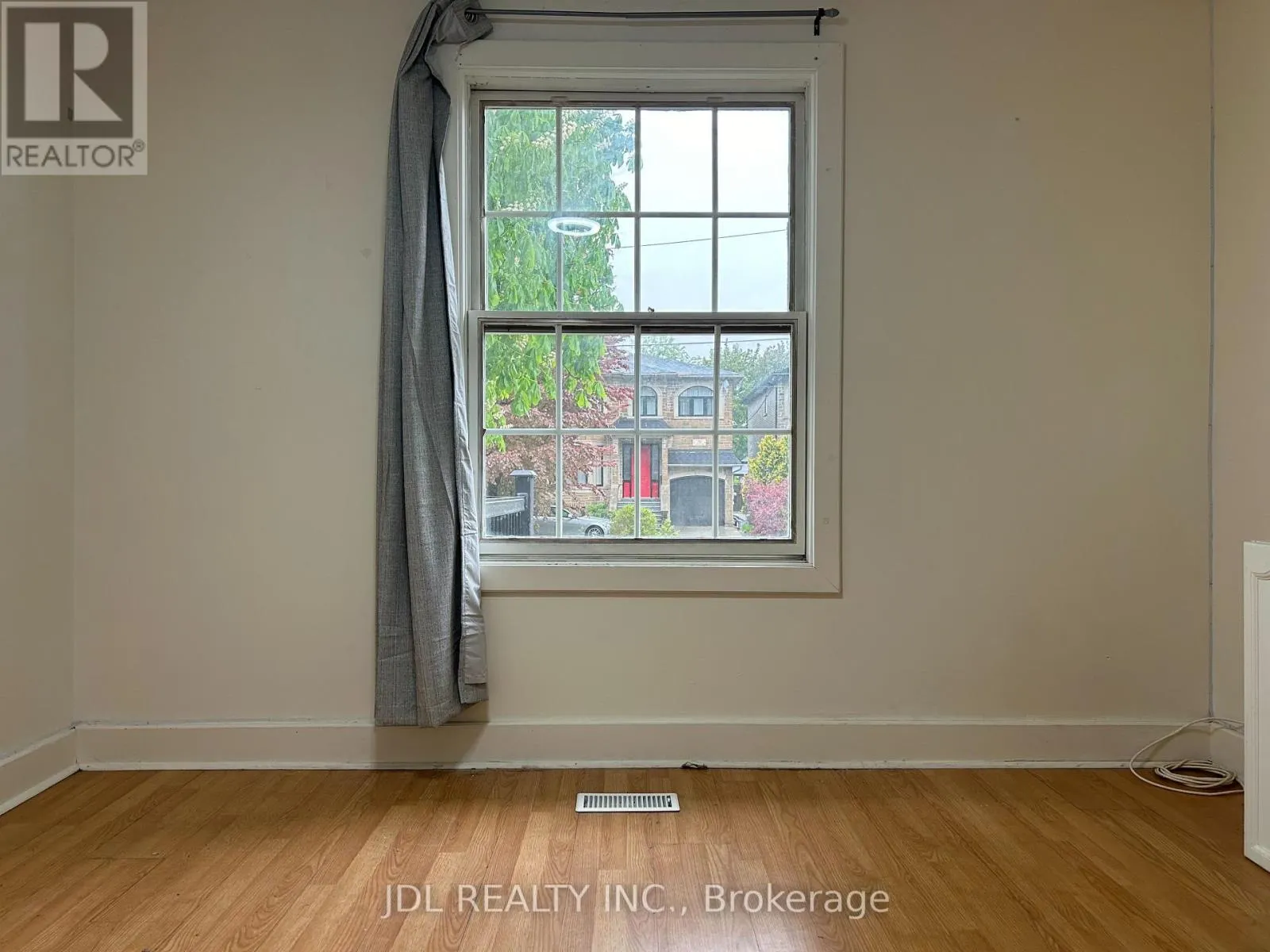 UNIT G - 21 SQUIRES AVE AVENUE