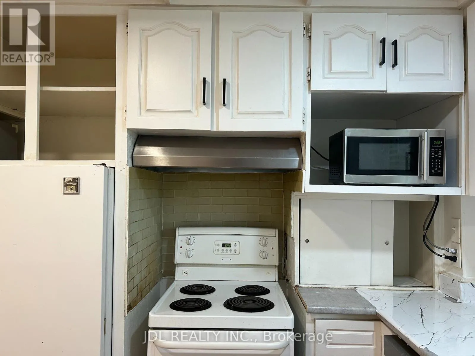 UNIT G - 21 SQUIRES AVE AVENUE