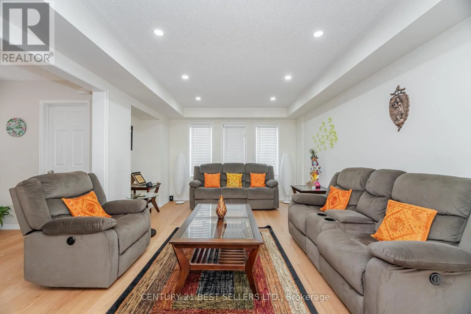 82 PILKINGTON DRIVE