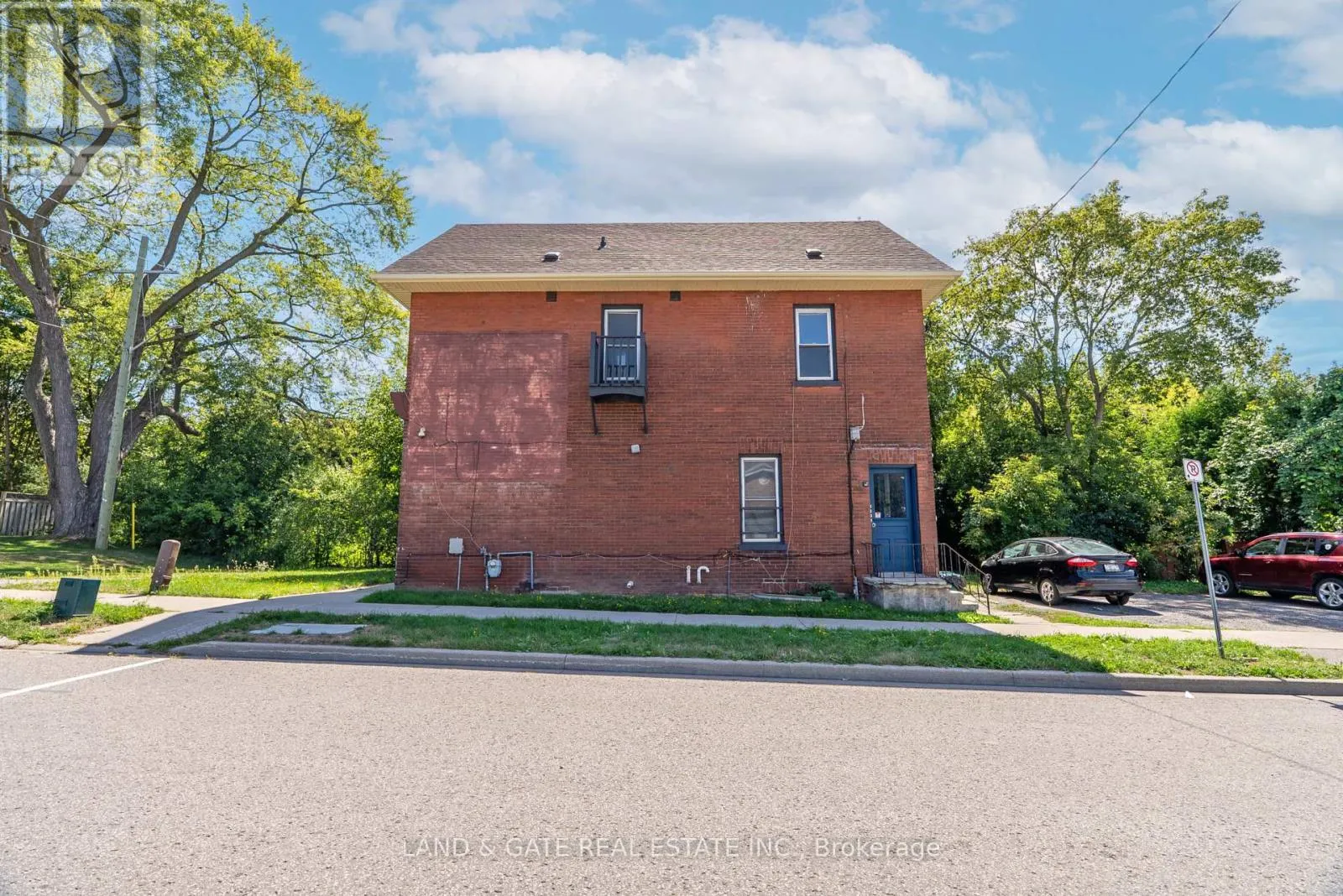 394 CENTRE STREET S