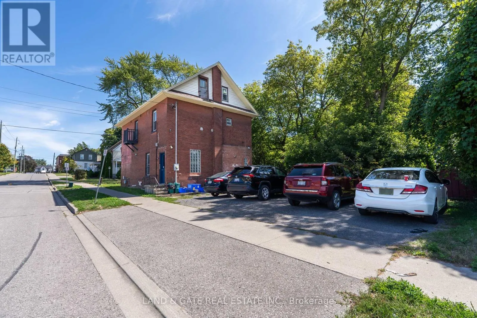 394 CENTRE STREET S