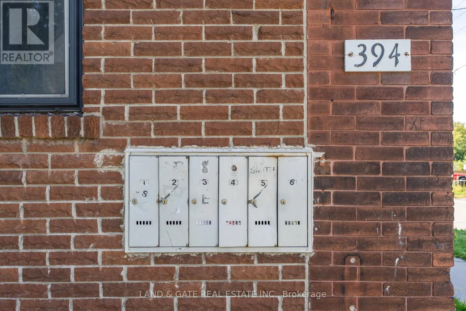 394 CENTRE STREET S