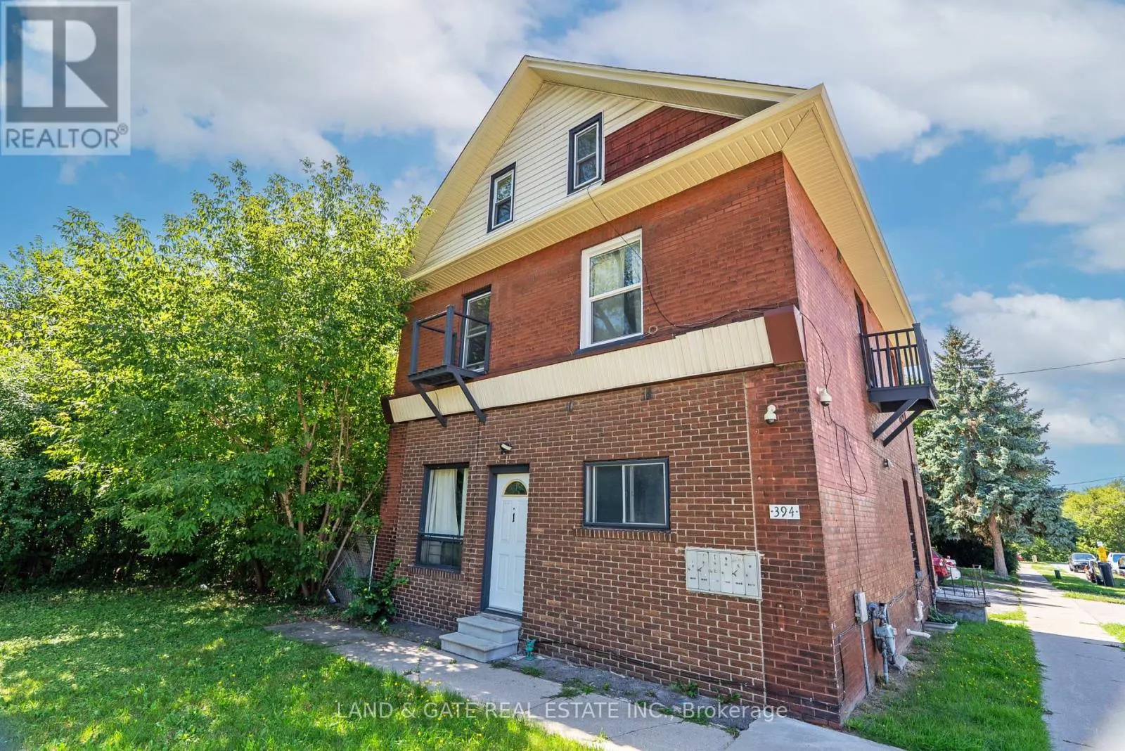 394 CENTRE STREET S
