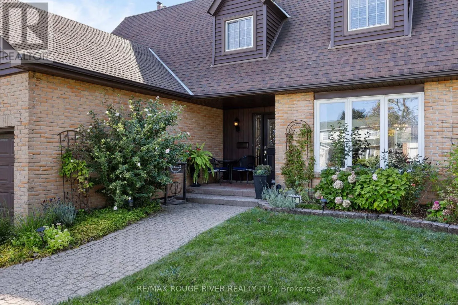 12 WOODLAWN COURT