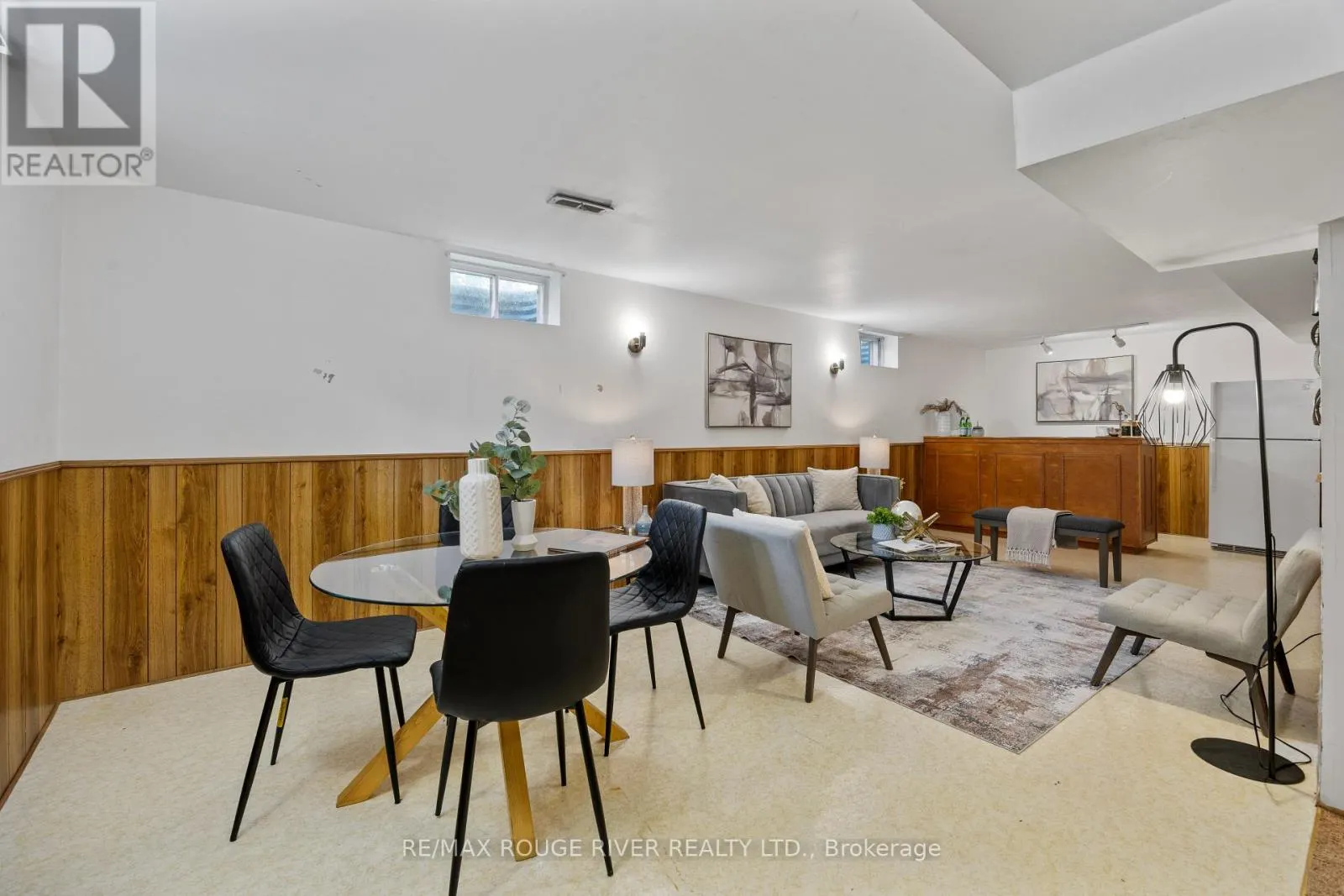 12 WOODLAWN COURT
