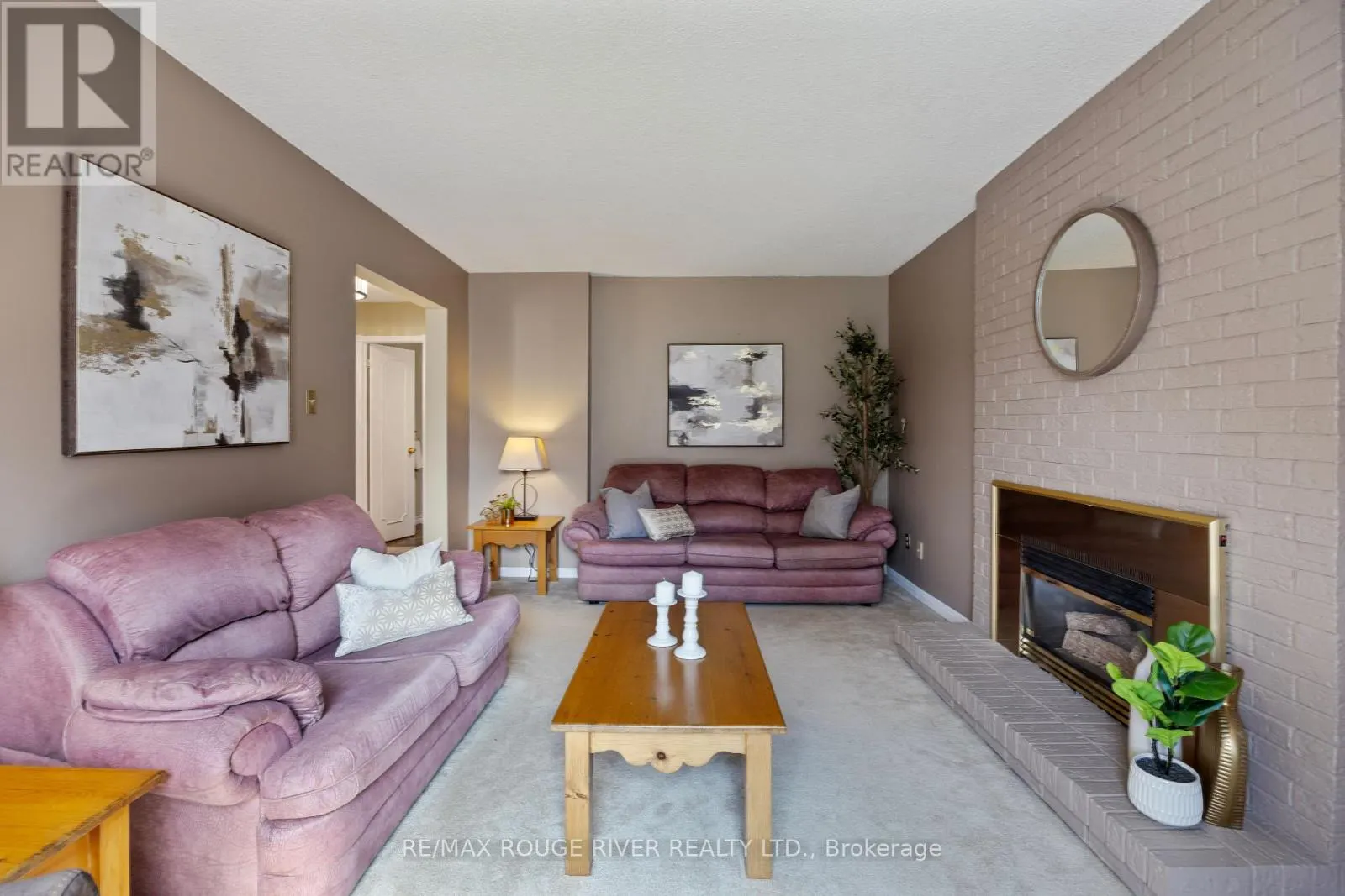 12 WOODLAWN COURT
