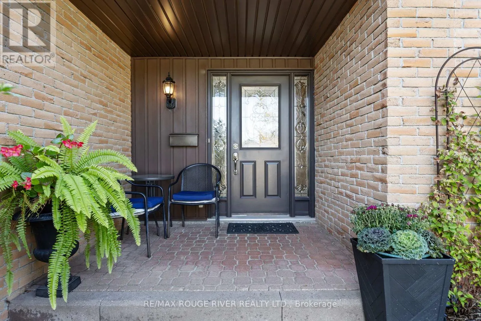12 WOODLAWN COURT