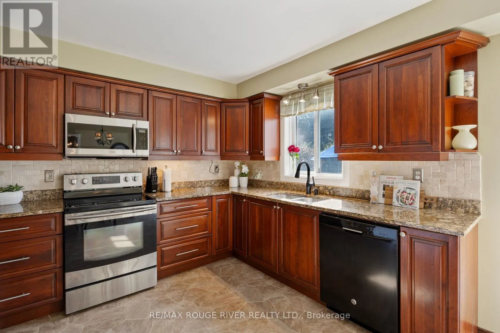 12 WOODLAWN COURT