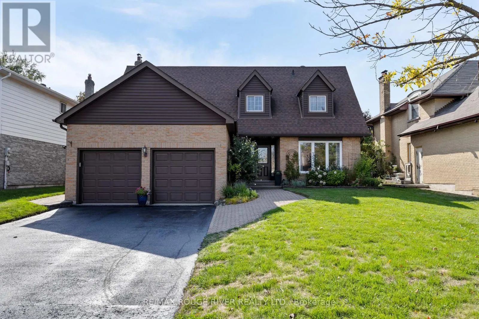 12 WOODLAWN COURT