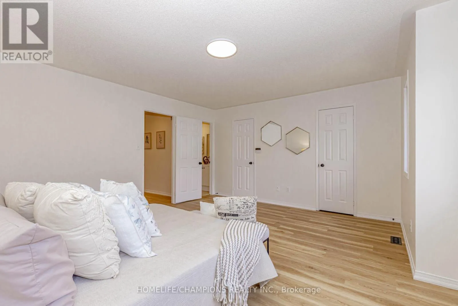 27 TASKER CRESCENT